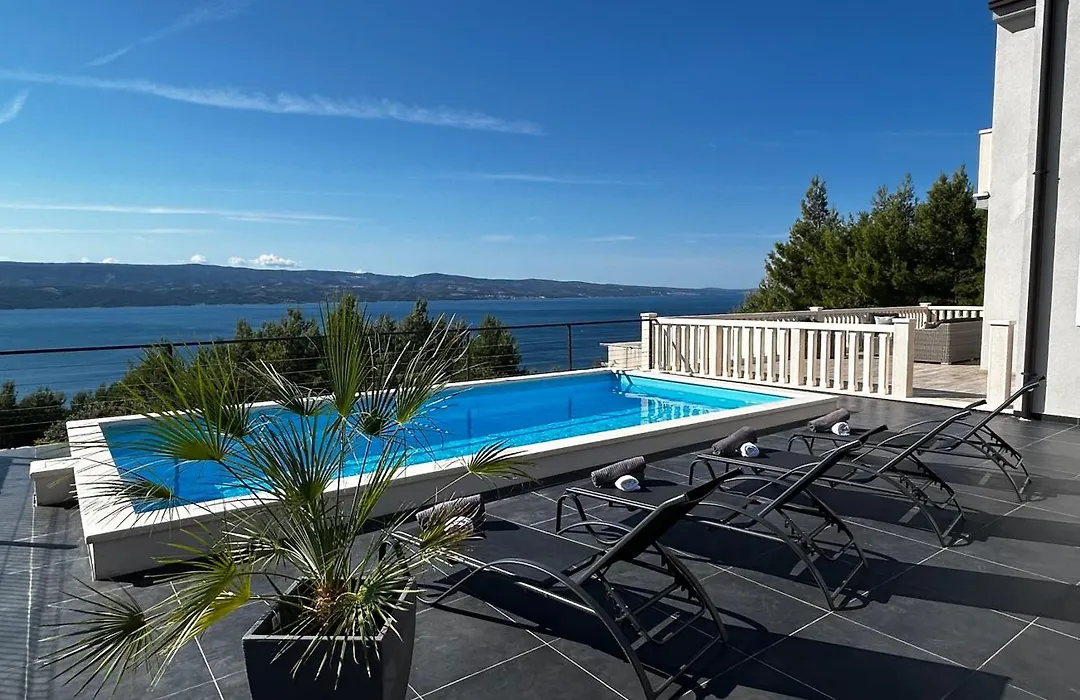 Villa Lea With A Beautiful View And Swimming Pool-1